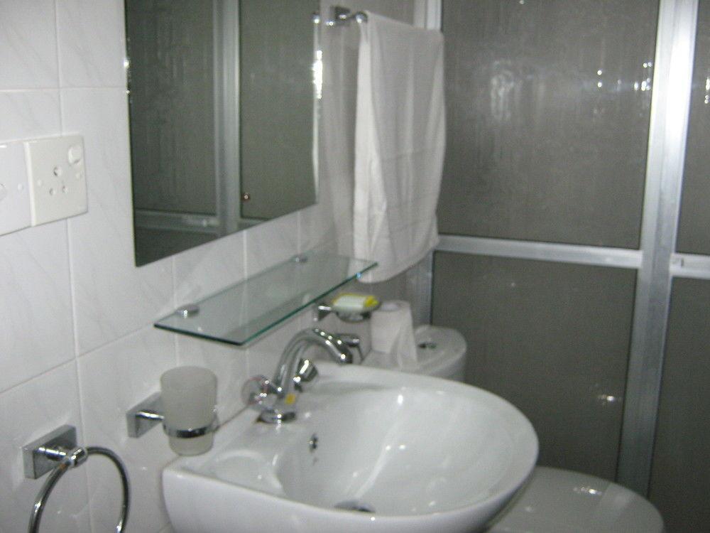 Zen Rooms Modern City Inn Негомбо Экстерьер фото