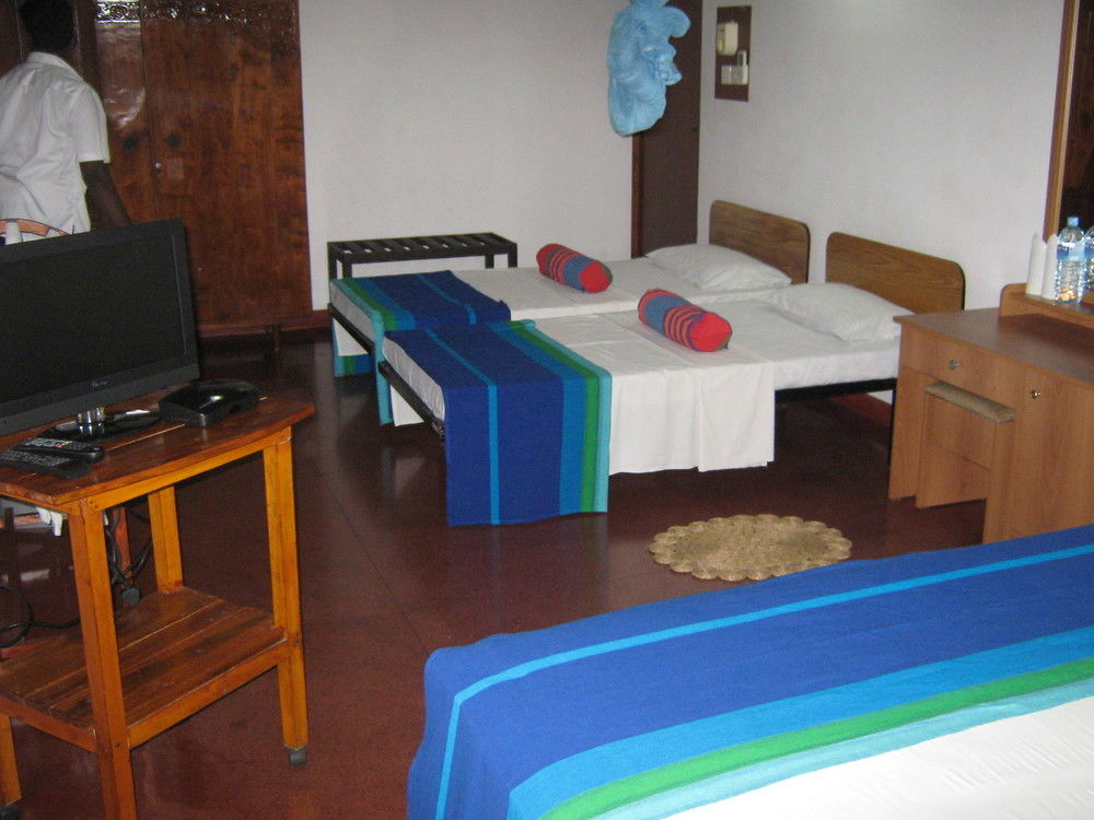 Zen Rooms Modern City Inn Негомбо Экстерьер фото