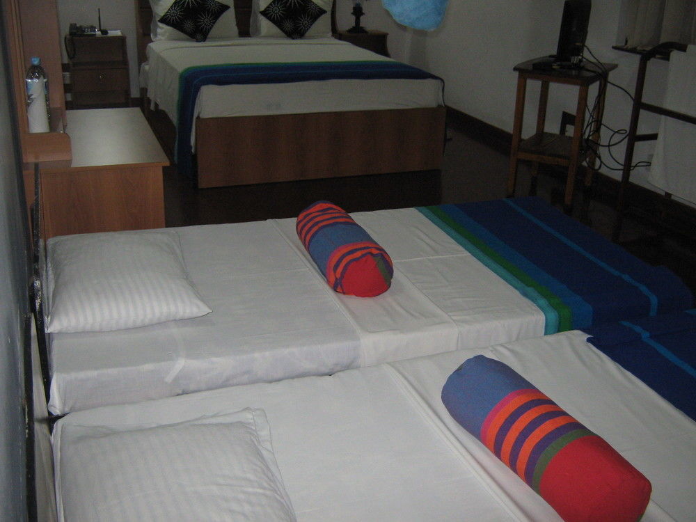 Zen Rooms Modern City Inn Негомбо Экстерьер фото