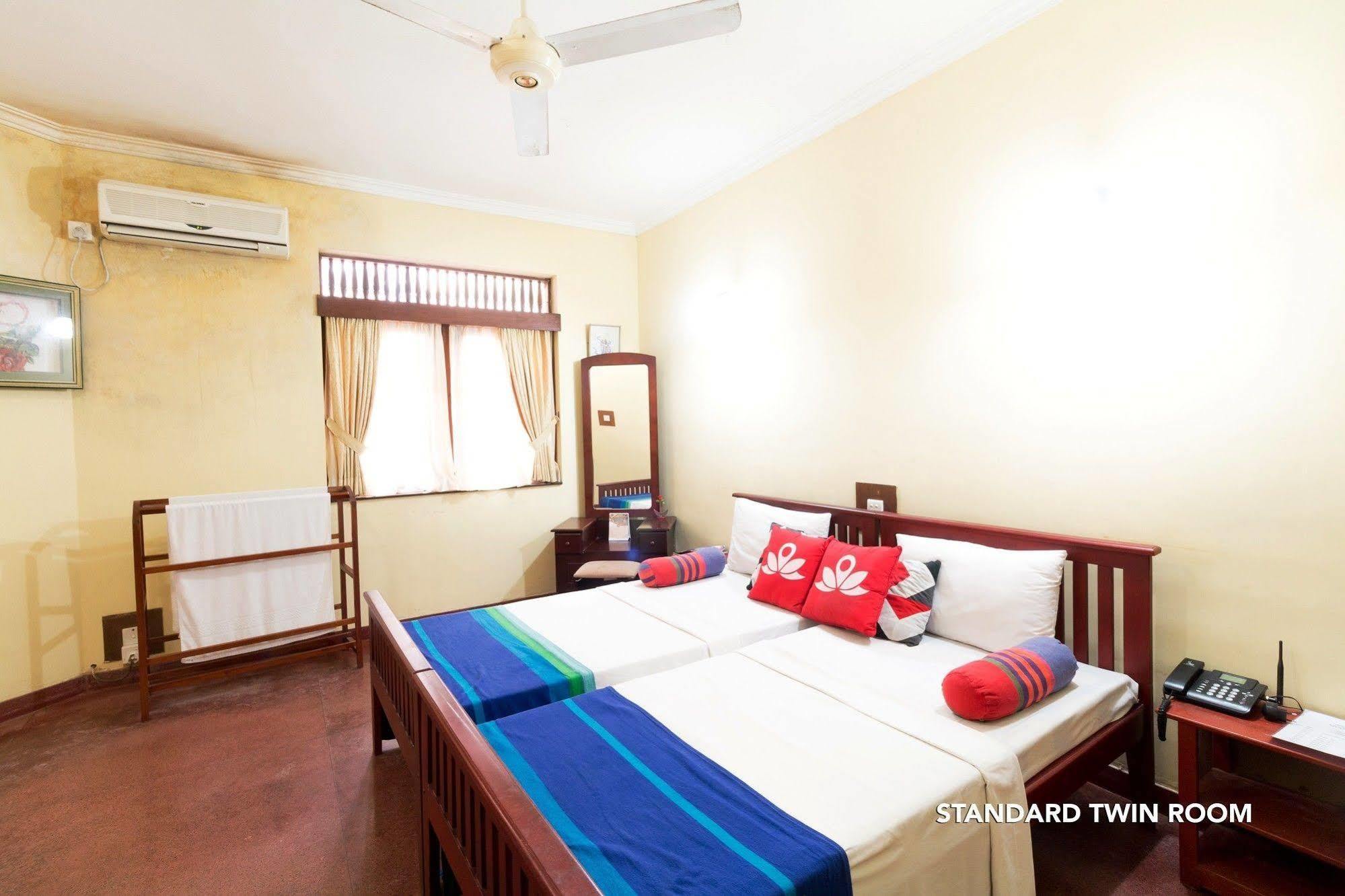 Zen Rooms Modern City Inn Негомбо Экстерьер фото