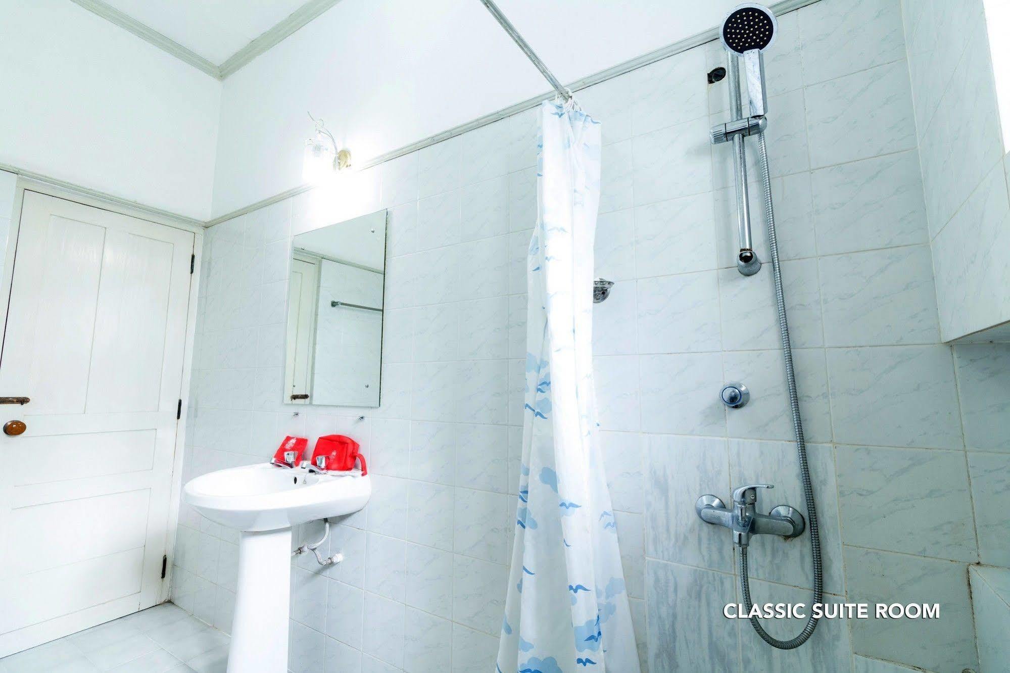 Zen Rooms Modern City Inn Негомбо Экстерьер фото