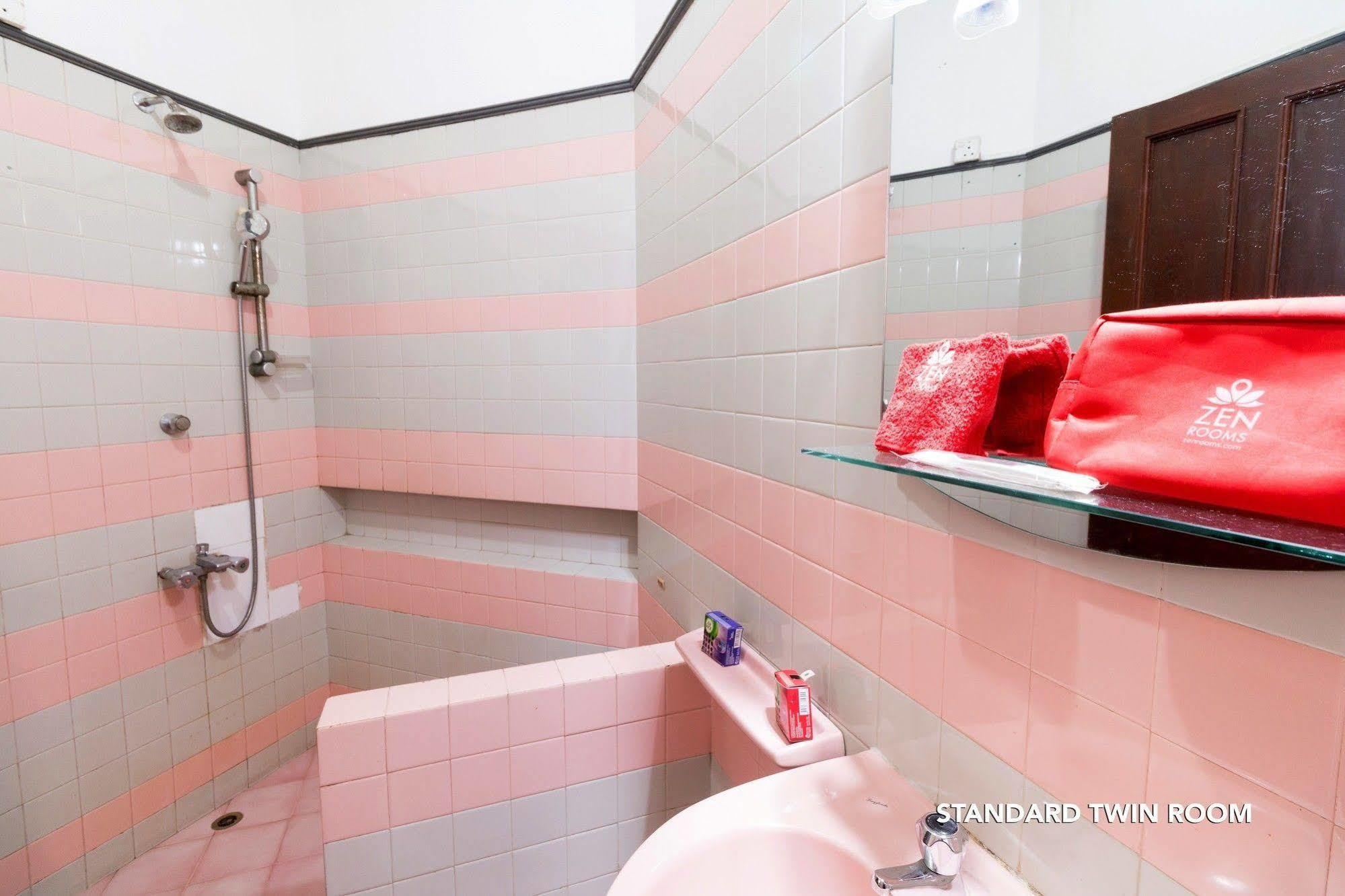 Zen Rooms Modern City Inn Негомбо Экстерьер фото