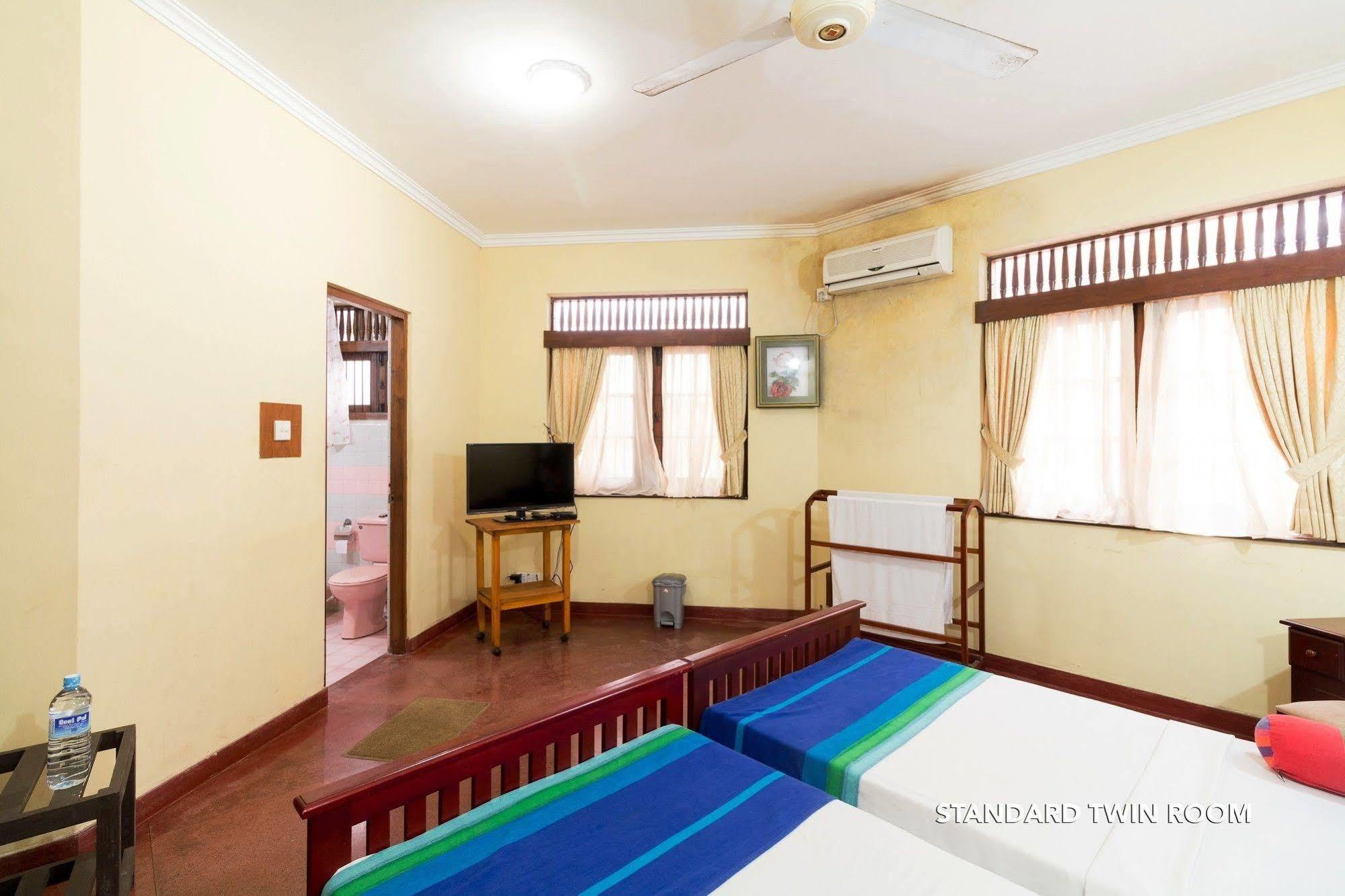 Zen Rooms Modern City Inn Негомбо Экстерьер фото