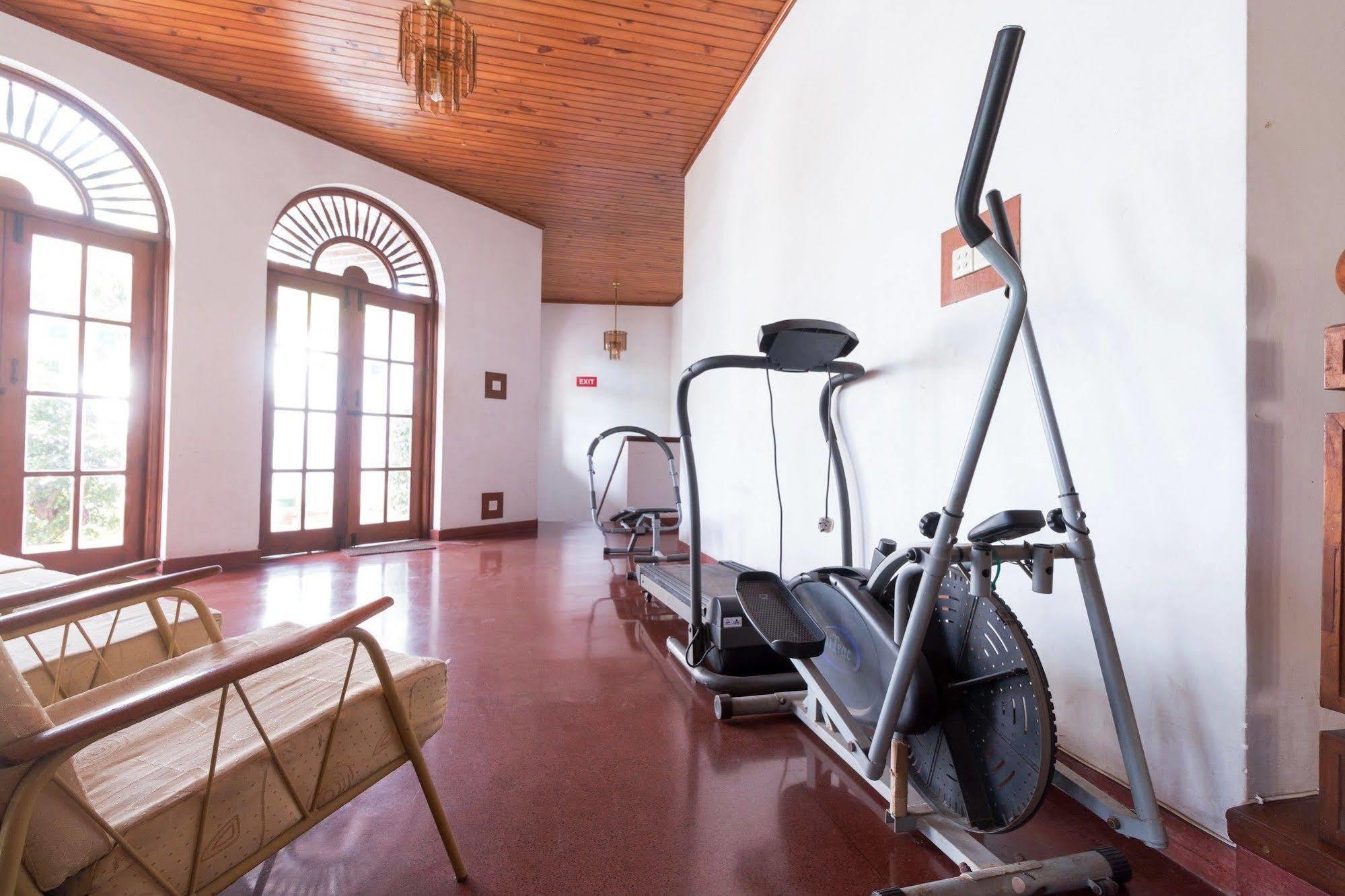 Zen Rooms Modern City Inn Негомбо Экстерьер фото