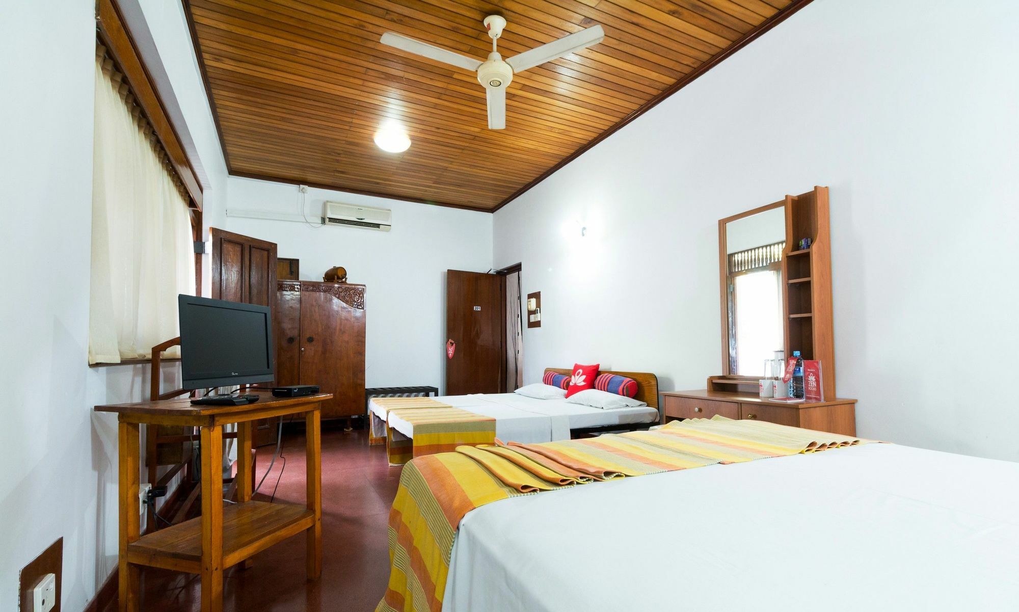 Zen Rooms Modern City Inn Негомбо Экстерьер фото
